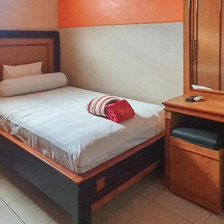 Homestay Gayatri Sawojajar Near Univ Negeri Malang Kampus 2 Mitra Reddoorz Buitenkant foto