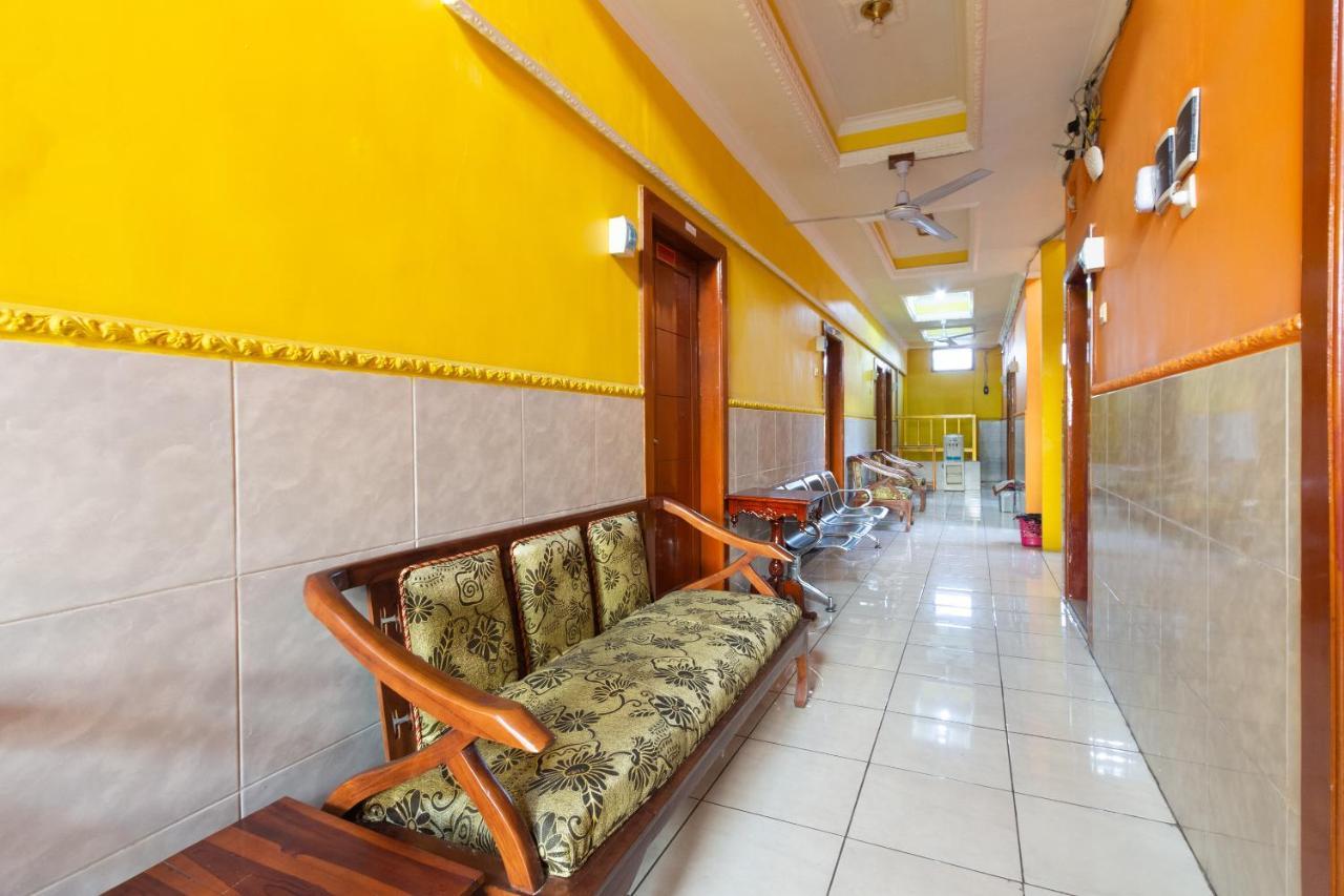 Homestay Gayatri Sawojajar Near Univ Negeri Malang Kampus 2 Mitra Reddoorz Buitenkant foto
