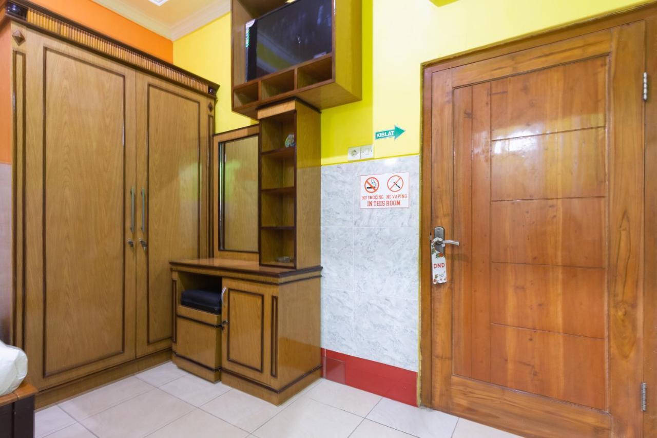 Homestay Gayatri Sawojajar Near Univ Negeri Malang Kampus 2 Mitra Reddoorz Buitenkant foto