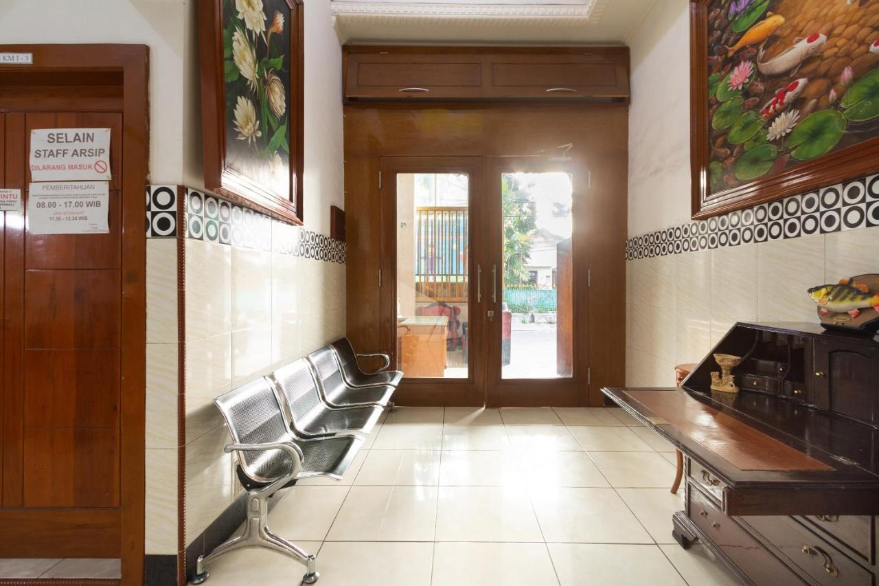 Homestay Gayatri Sawojajar Near Univ Negeri Malang Kampus 2 Mitra Reddoorz Buitenkant foto