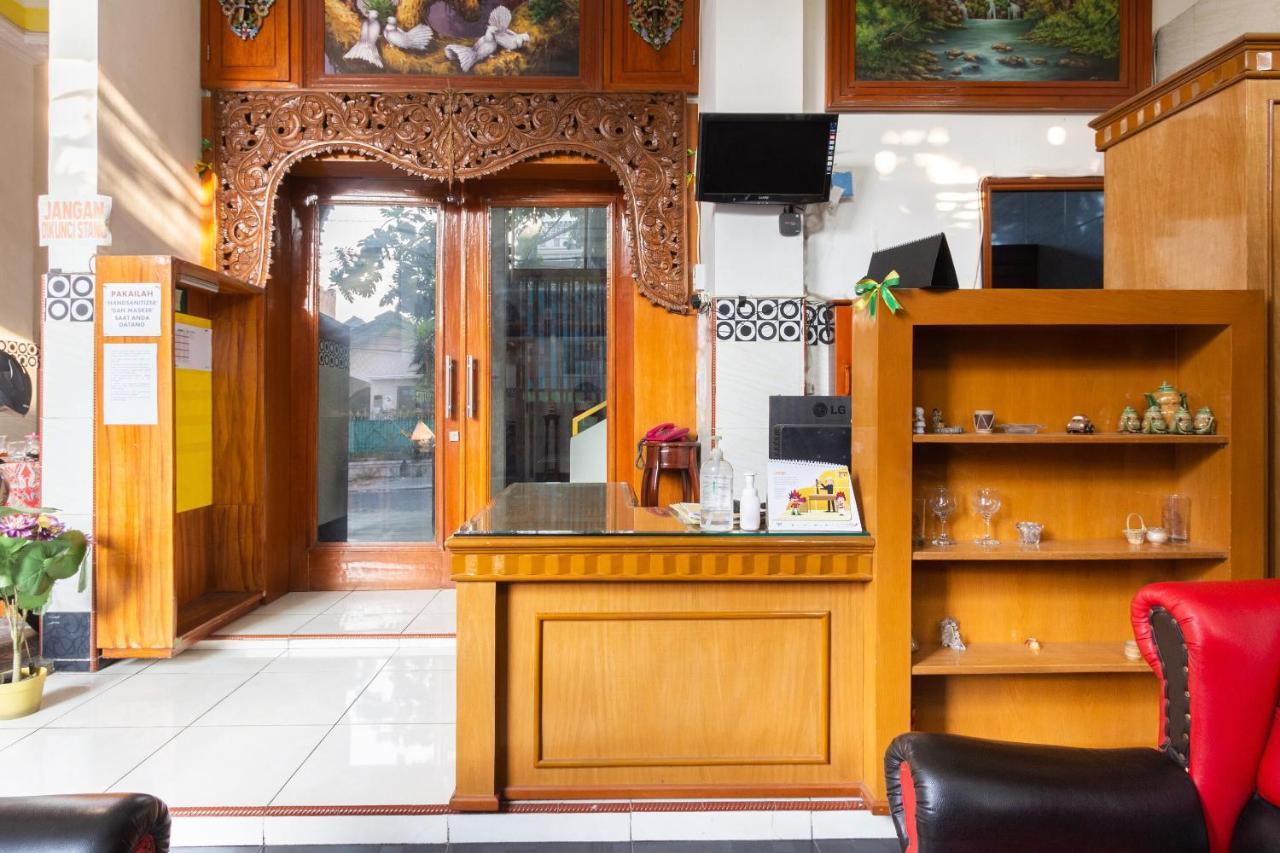 Homestay Gayatri Sawojajar Near Univ Negeri Malang Kampus 2 Mitra Reddoorz Buitenkant foto