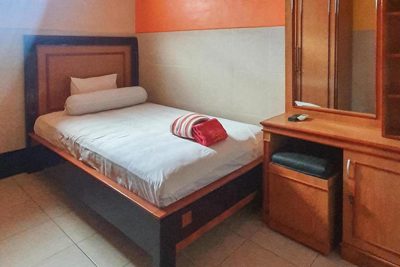 Homestay Gayatri Sawojajar Near Univ Negeri Malang Kampus 2 Mitra Reddoorz Buitenkant foto