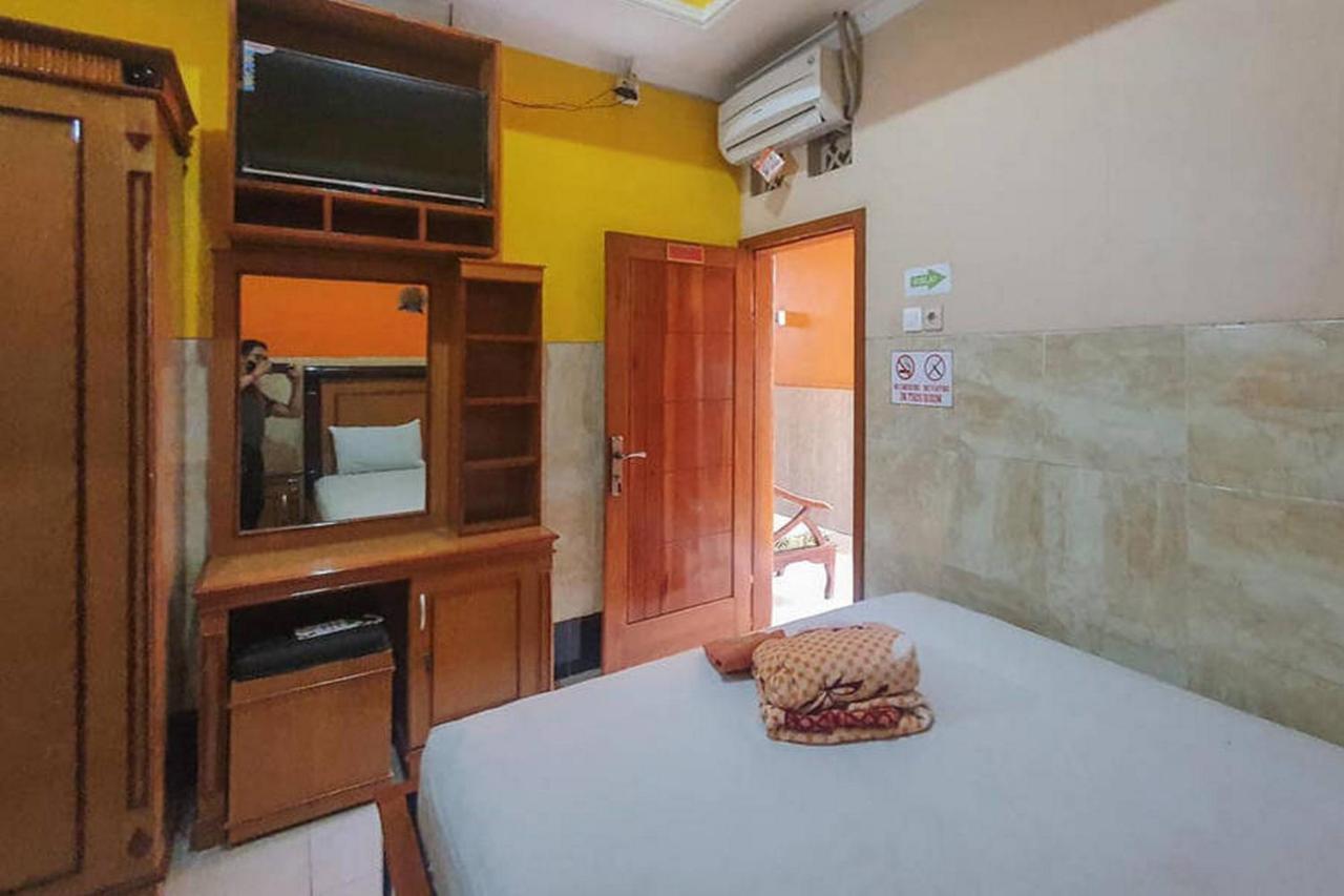 Homestay Gayatri Sawojajar Near Univ Negeri Malang Kampus 2 Mitra Reddoorz Buitenkant foto