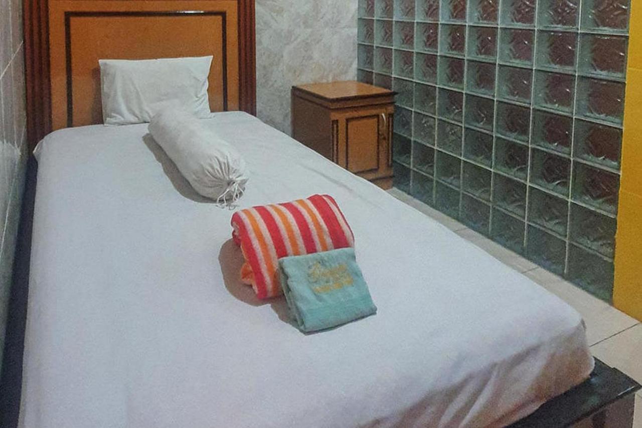 Homestay Gayatri Sawojajar Near Univ Negeri Malang Kampus 2 Mitra Reddoorz Buitenkant foto