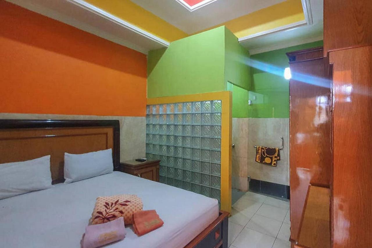 Homestay Gayatri Sawojajar Near Univ Negeri Malang Kampus 2 Mitra Reddoorz Buitenkant foto