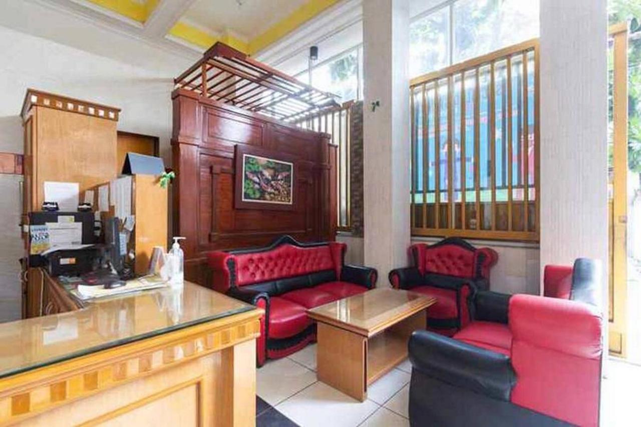 Homestay Gayatri Sawojajar Near Univ Negeri Malang Kampus 2 Mitra Reddoorz Buitenkant foto