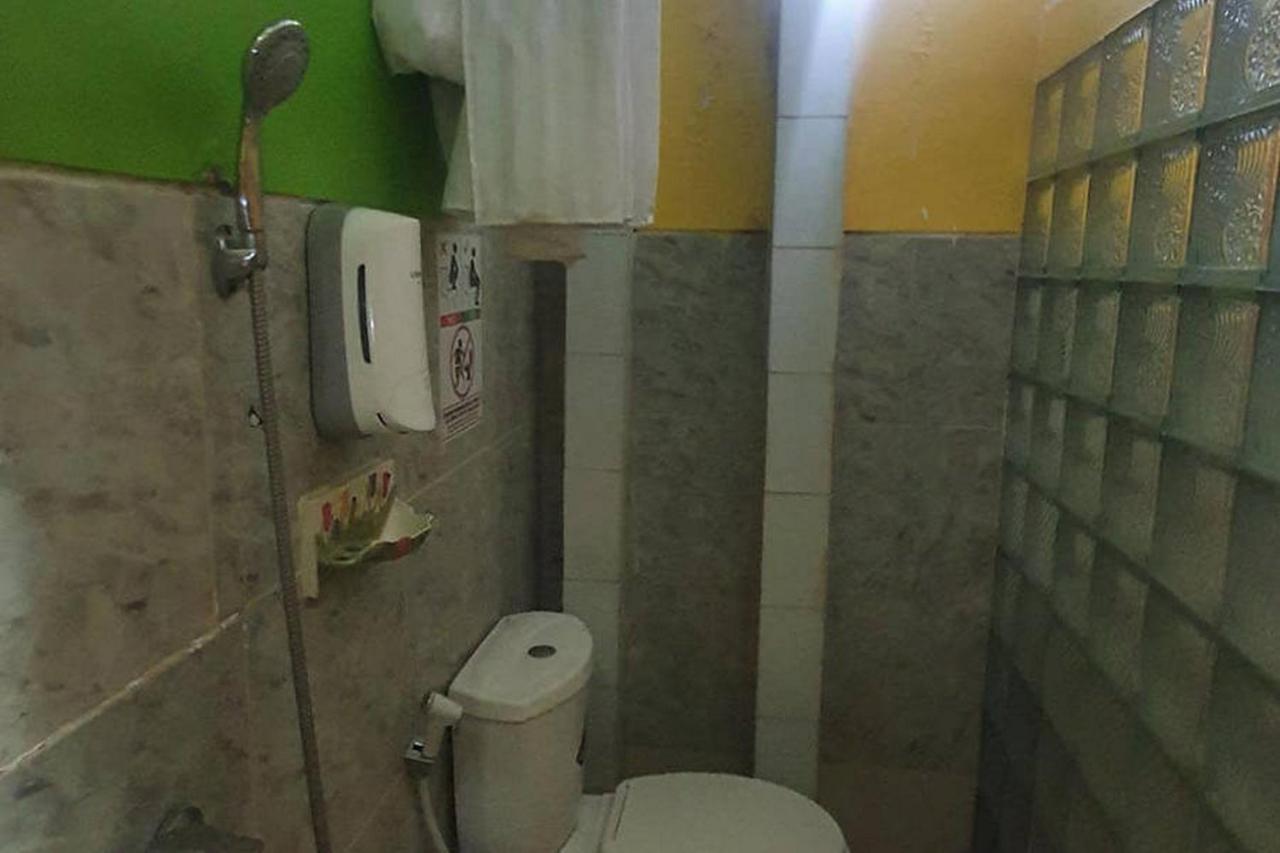 Homestay Gayatri Sawojajar Near Univ Negeri Malang Kampus 2 Mitra Reddoorz Buitenkant foto