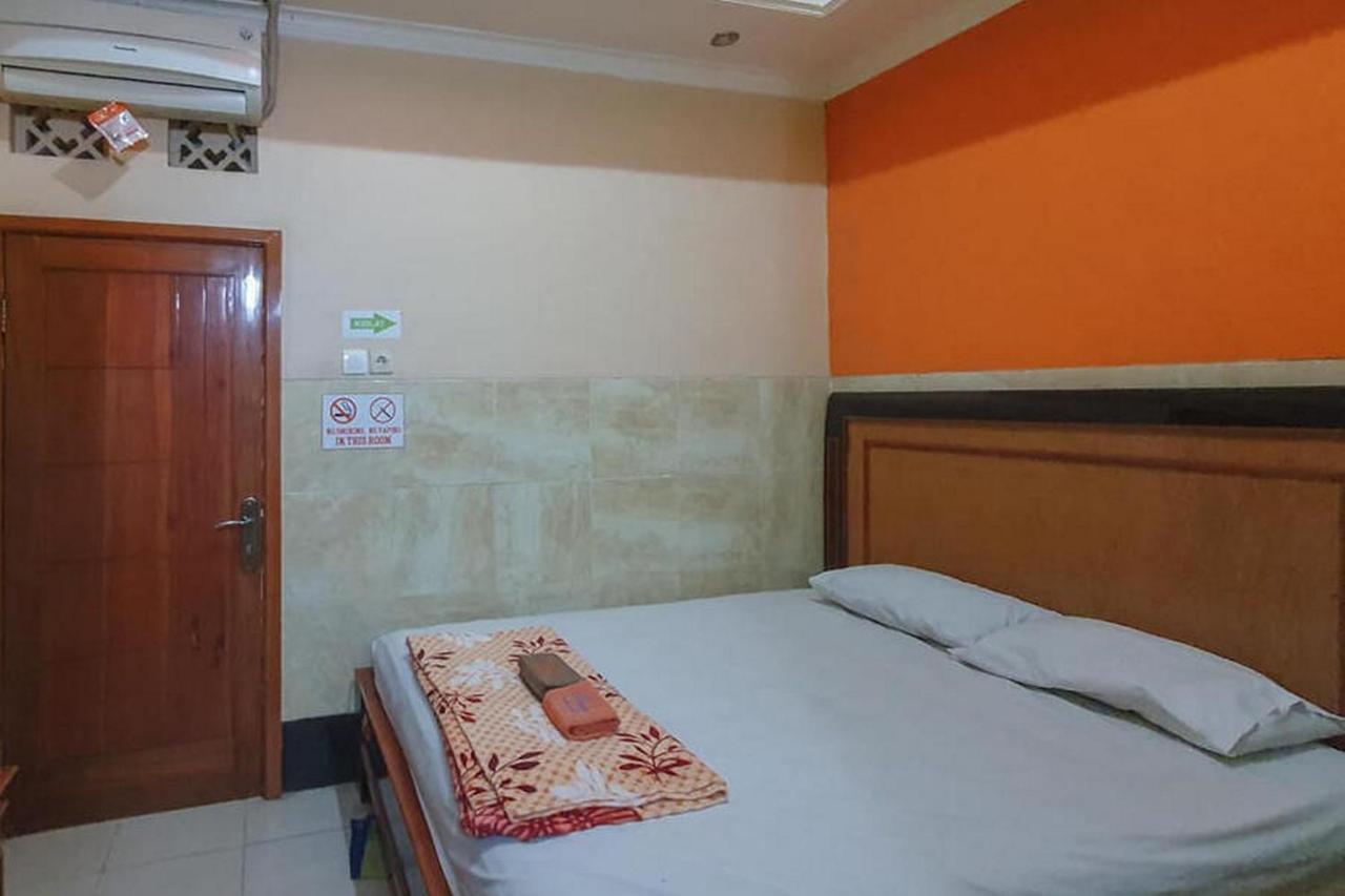 Homestay Gayatri Sawojajar Near Univ Negeri Malang Kampus 2 Mitra Reddoorz Buitenkant foto